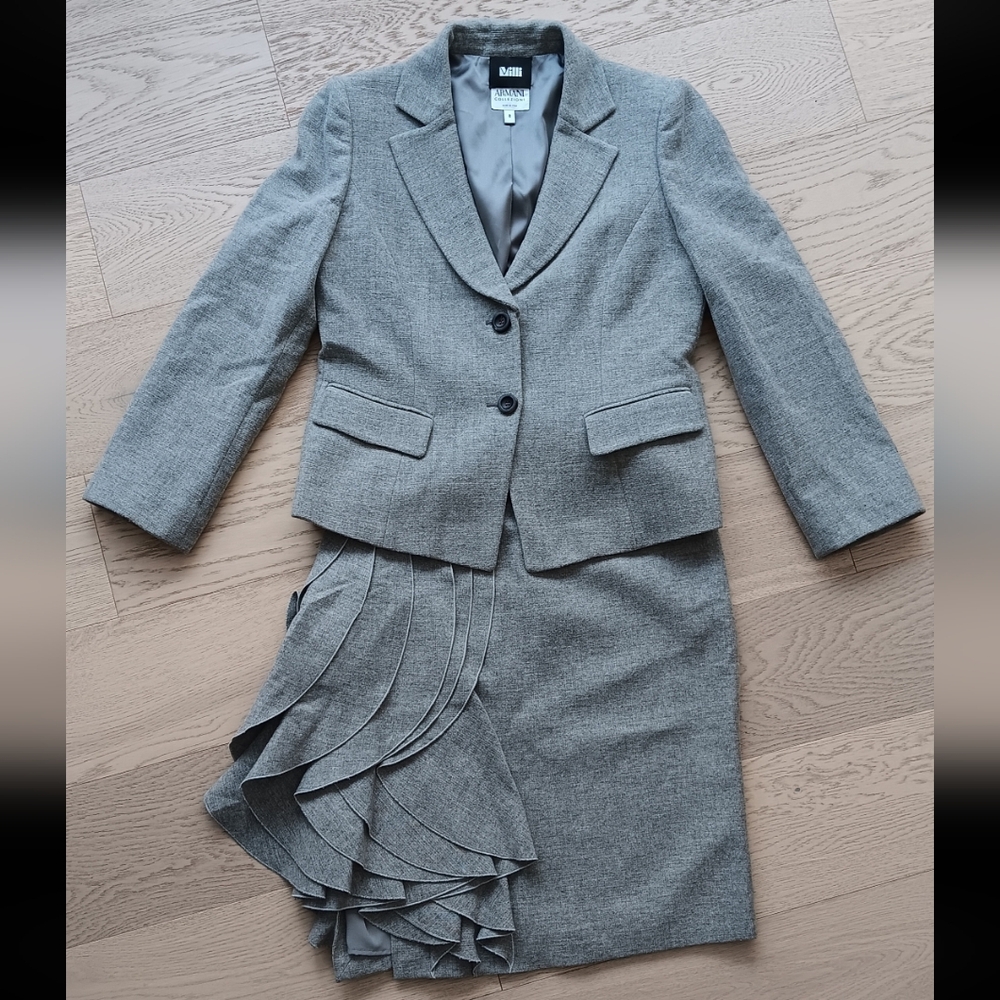 ARMANI COLLEZIONI Gray Ruffled Wool Suit Size 40 or 8 - Picture 1 of 9